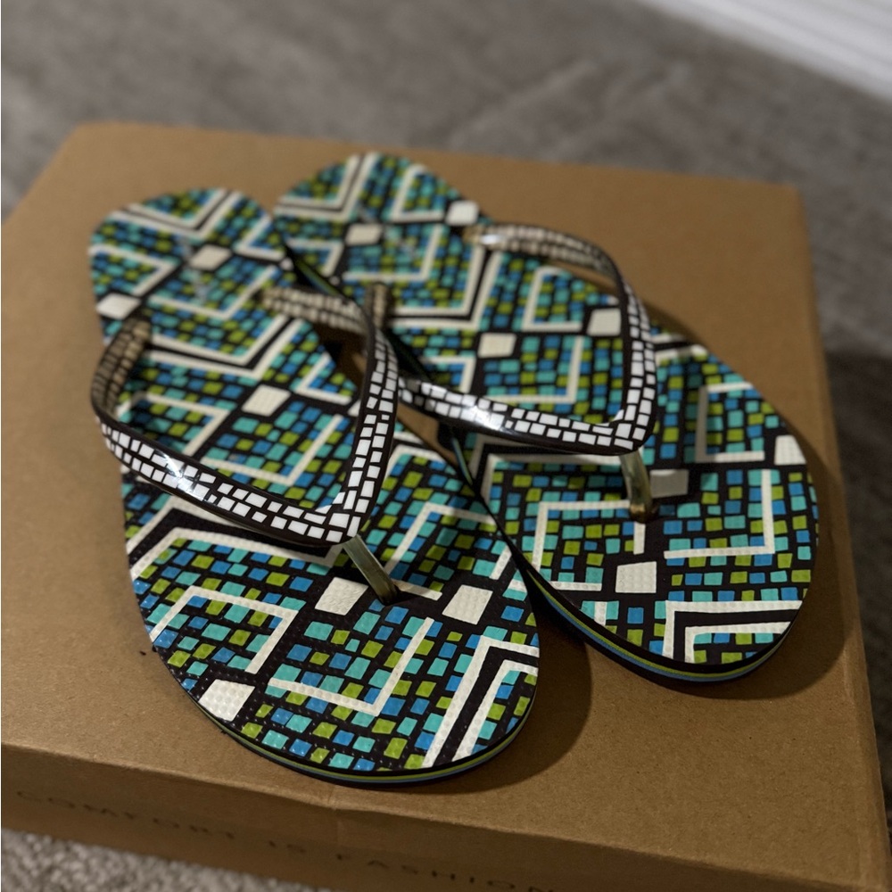 Vera Bradley Geometric Blue and Green Sandals